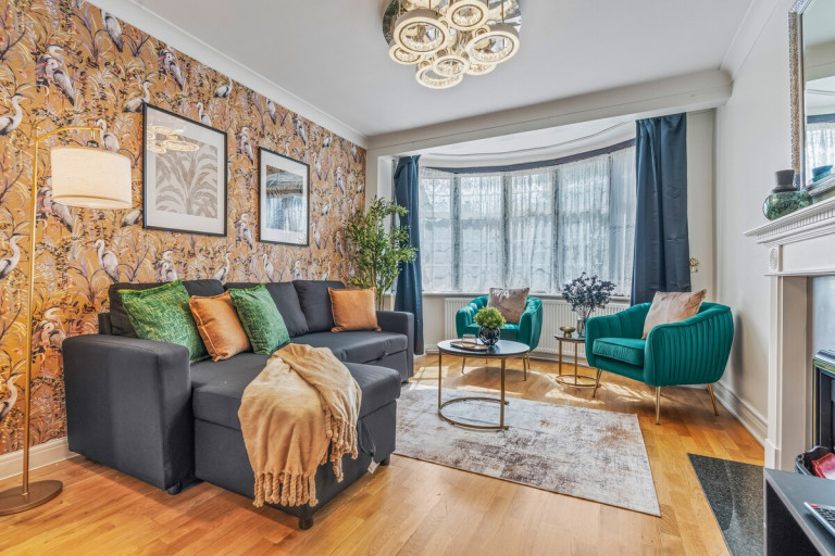 Why Hotels Are Losing to Short Stay Apartments UK