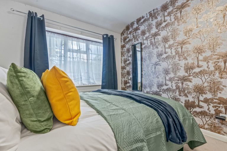 Find last-minute serviced accommodation in the UK fast. Book quality stays with flexible check-ins and hassle-free booking options.