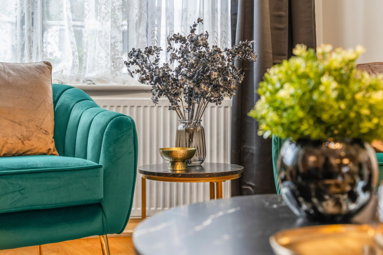 Discover how serviced accommodation works for contractors in the UK. Flexible stays, better value, and comfort for short or long projects.